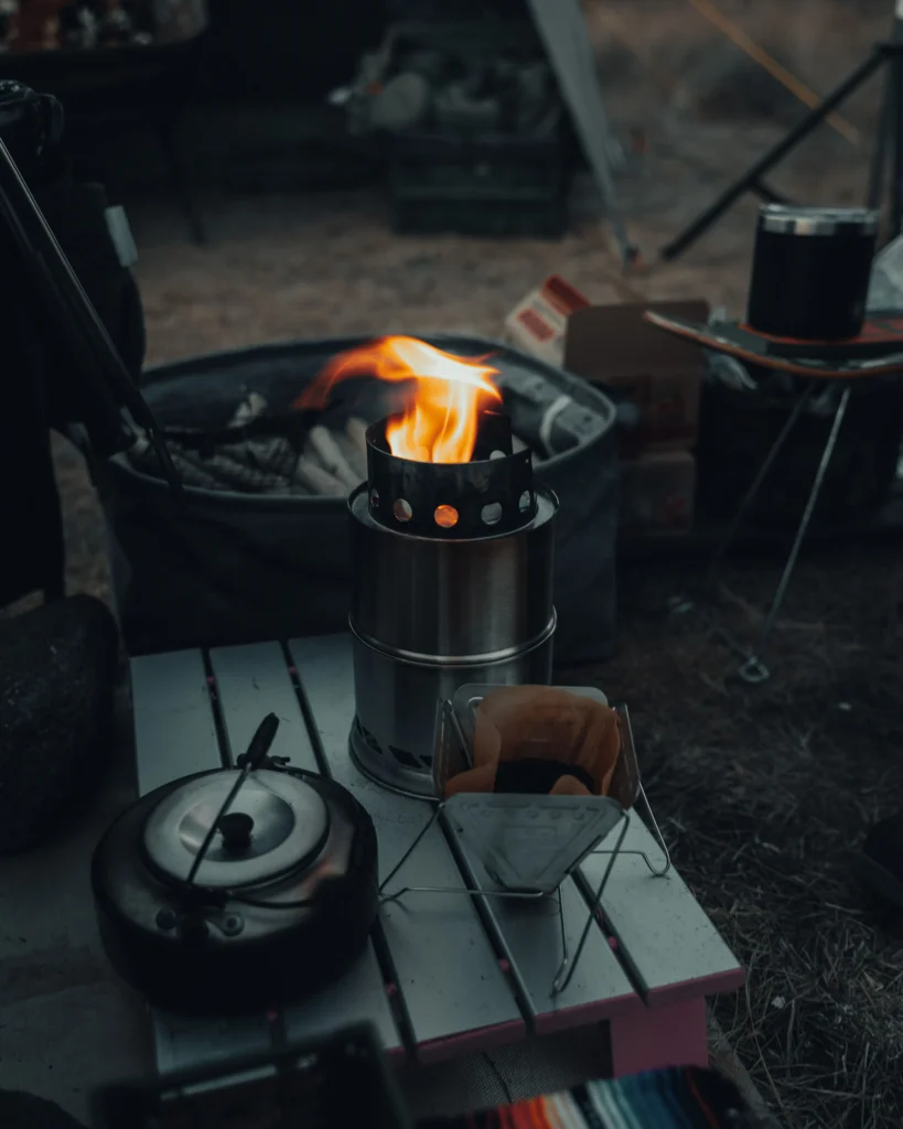 Smokeless double-wall fire pit burning cleanly